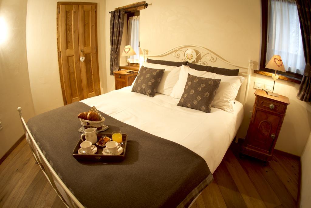 Le Petit Relais Hotell Valpelline Eksteriør bilde